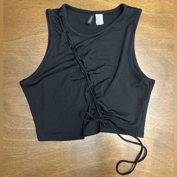 H&M Womens Top Size M Black Cropped Sleeveless Tank Stretch (0314) - Picture 3 of 8